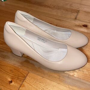 Elegant Cream Women's Block, kitten Heel Shoes